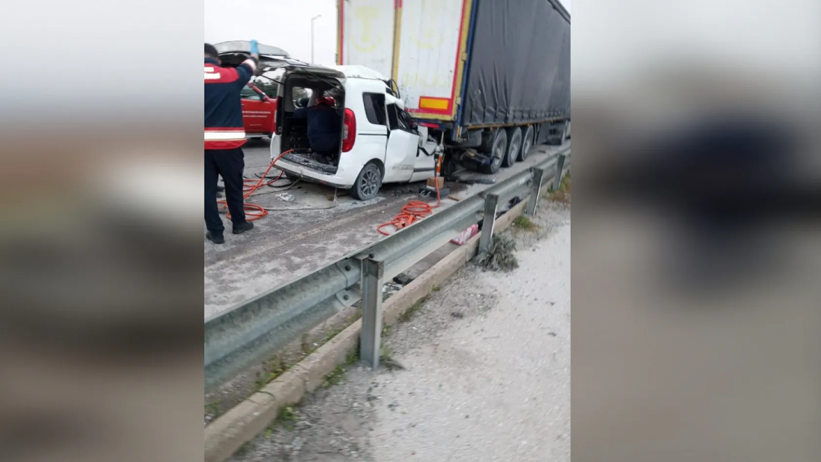 İzmir-Aydın Otoyolu'nda dehşet! Genç sürücü hayatını kaybetti