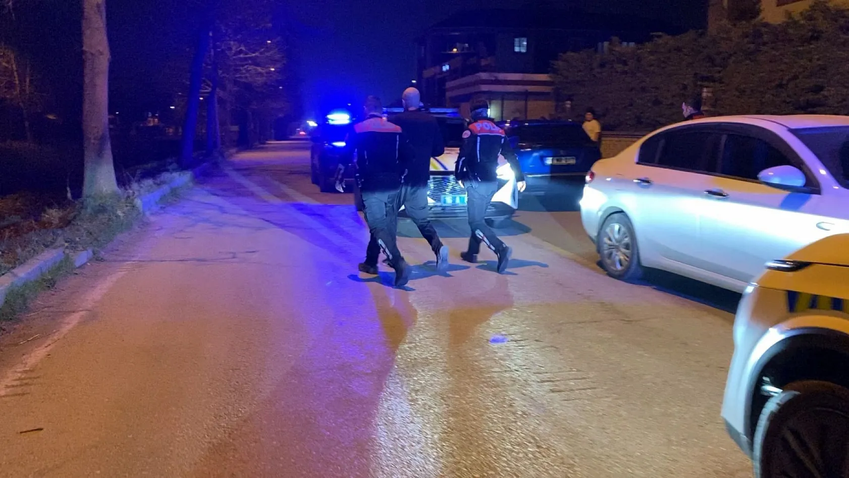 Uygulamadan kaçan alkollü sürücüden polislere, 'Amerikan polisi misiniz?'
