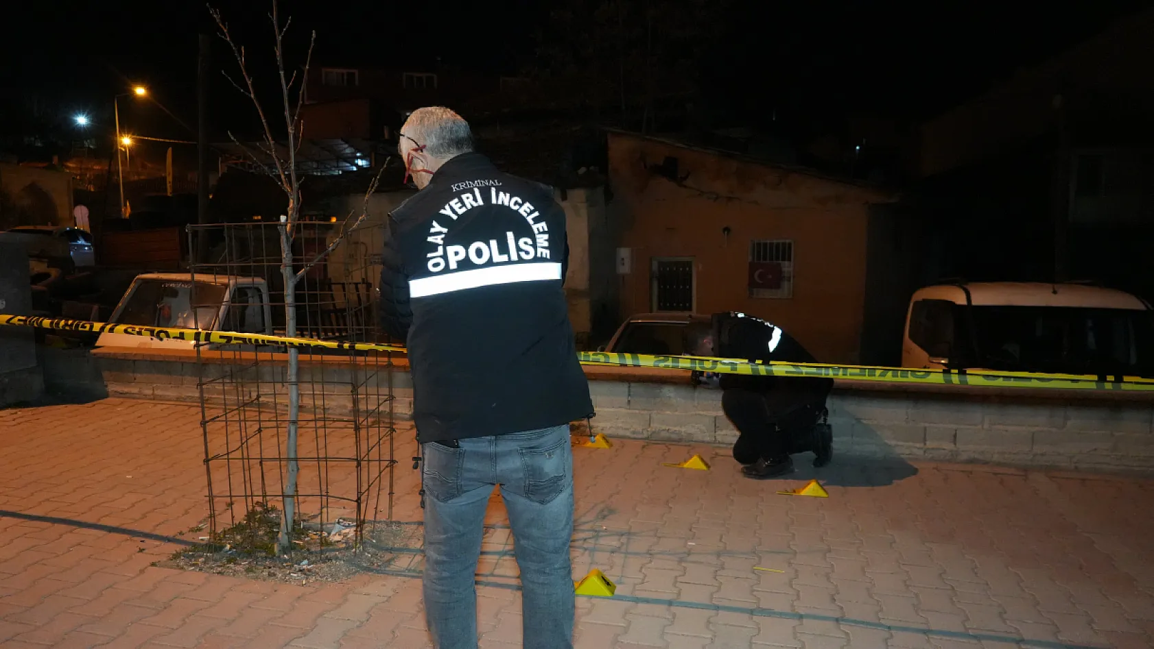 Oğlunun iş yerinde çalışanlarla tartıştı, havaya ateş açtı