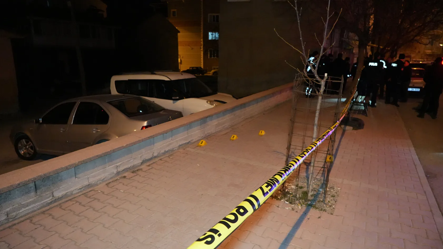 Oğlunun iş yerinde çalışanlarla tartıştı, havaya ateş açtı