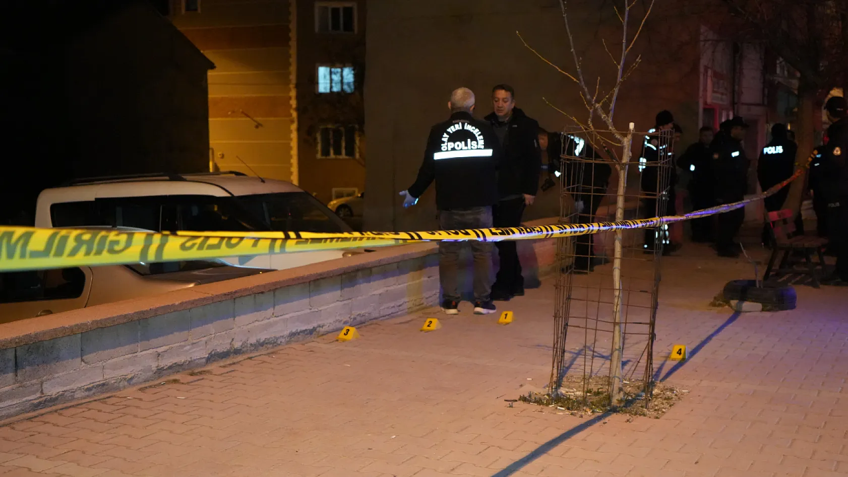 Oğlunun iş yerinde çalışanlarla tartıştı, havaya ateş açtı