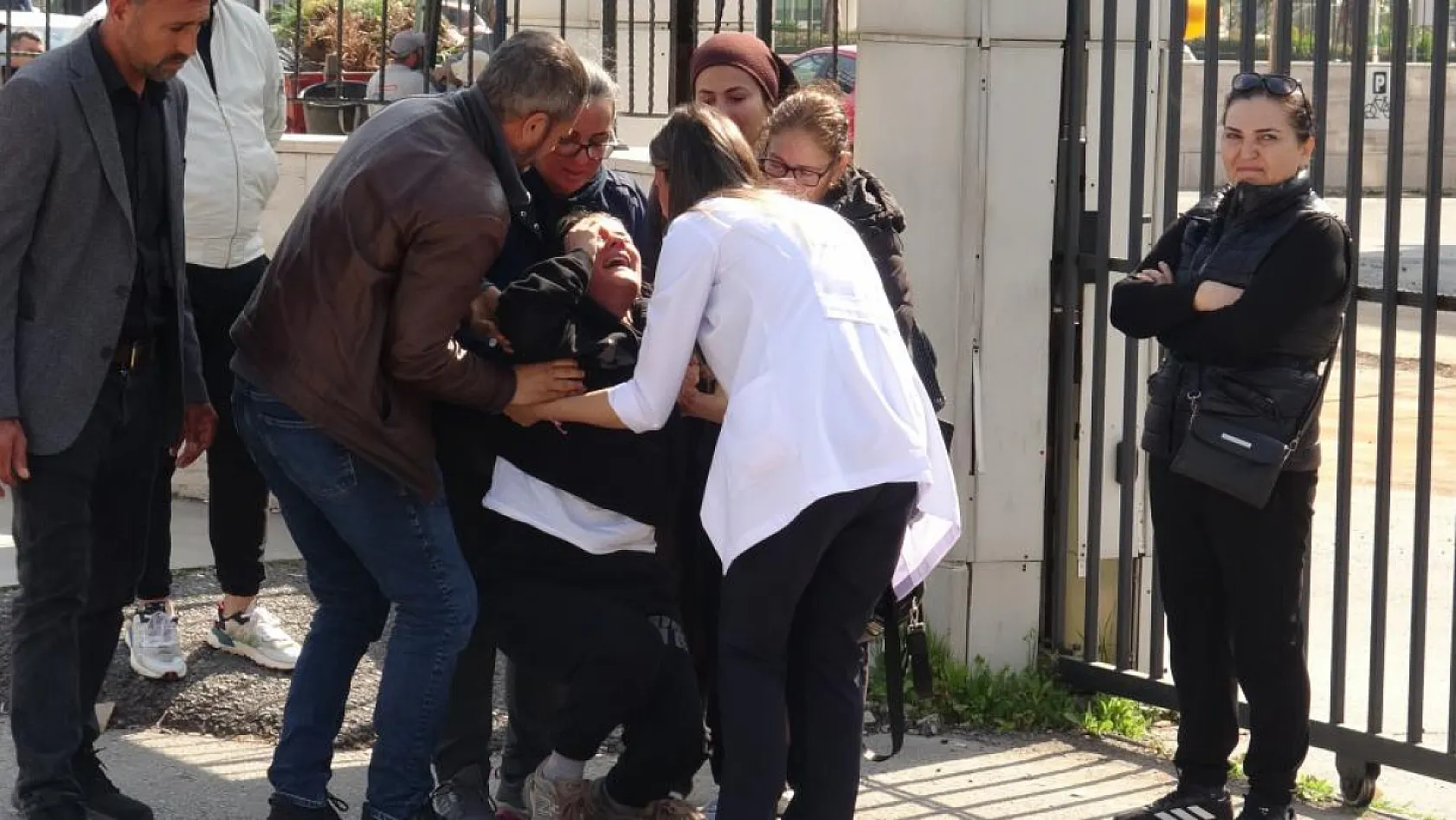 Antalya'da korkunç olay: Acil Tıp Teknisyeni, eşini satırla öldürdü