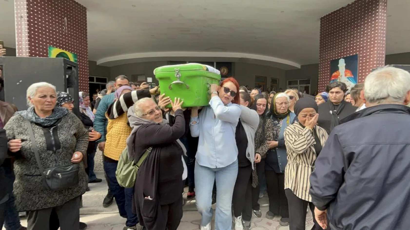 Antalya'da kocası tarafından öldürülen genç hemşire son yolculuğuna uğurlandı
