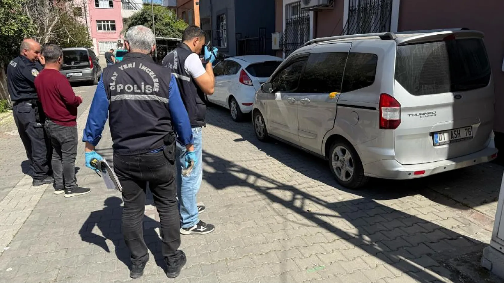 Boşanma aşamasındaki damat, kayınbiraderini öldürüp kayınvalidesini ve kayınbabasını yaraladı