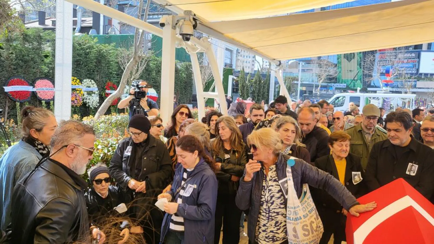 Oyuncu Şinasi Yurtsever son yolculuğuna uğurlandı