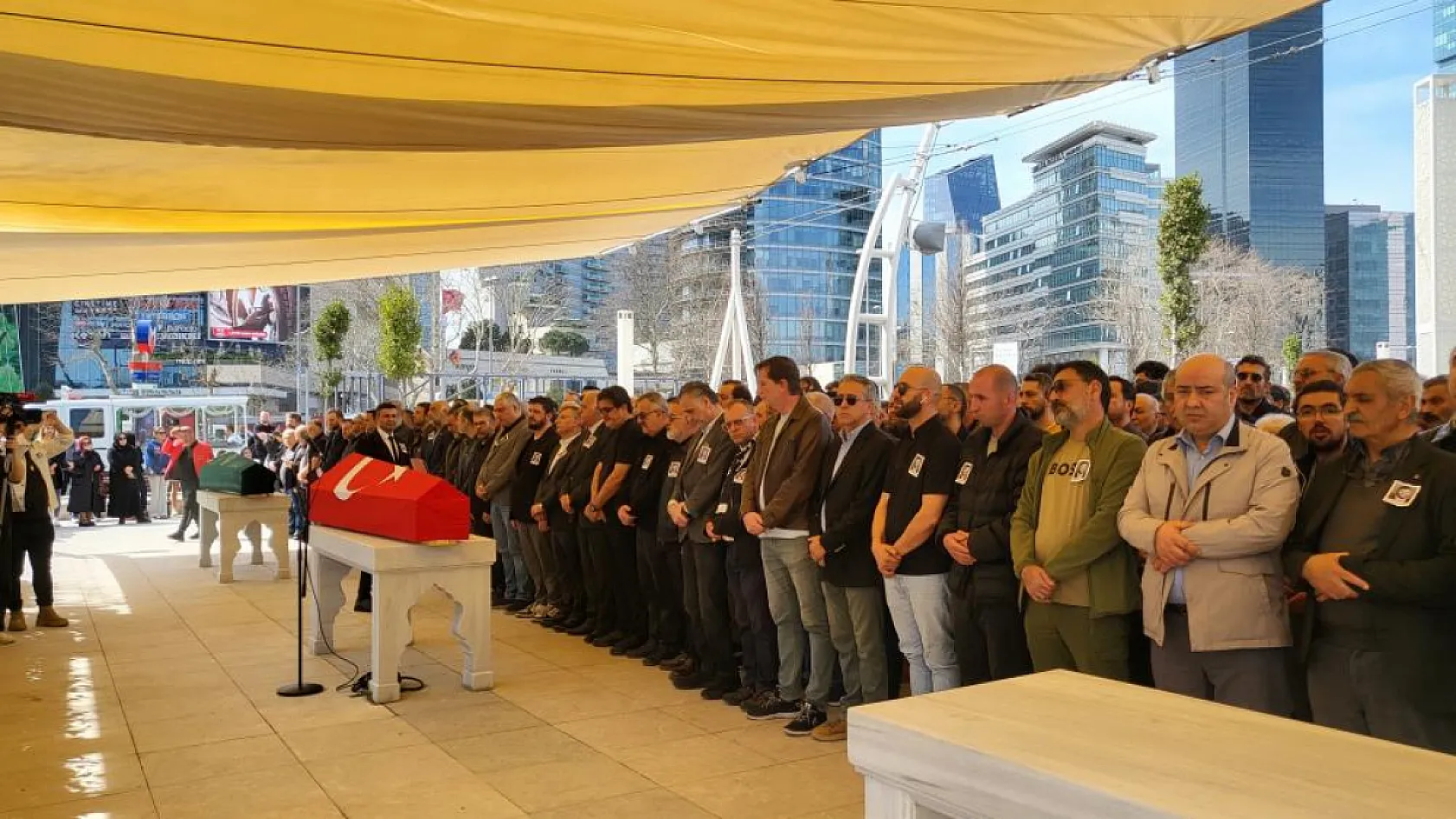 Oyuncu Şinasi Yurtsever son yolculuğuna uğurlandı