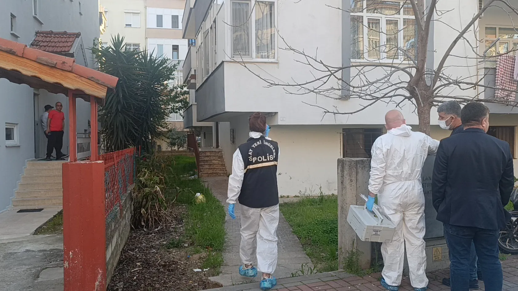 10 gündür haber alınamayan fotoğrafçı evinin balkonunda ölü bulundu