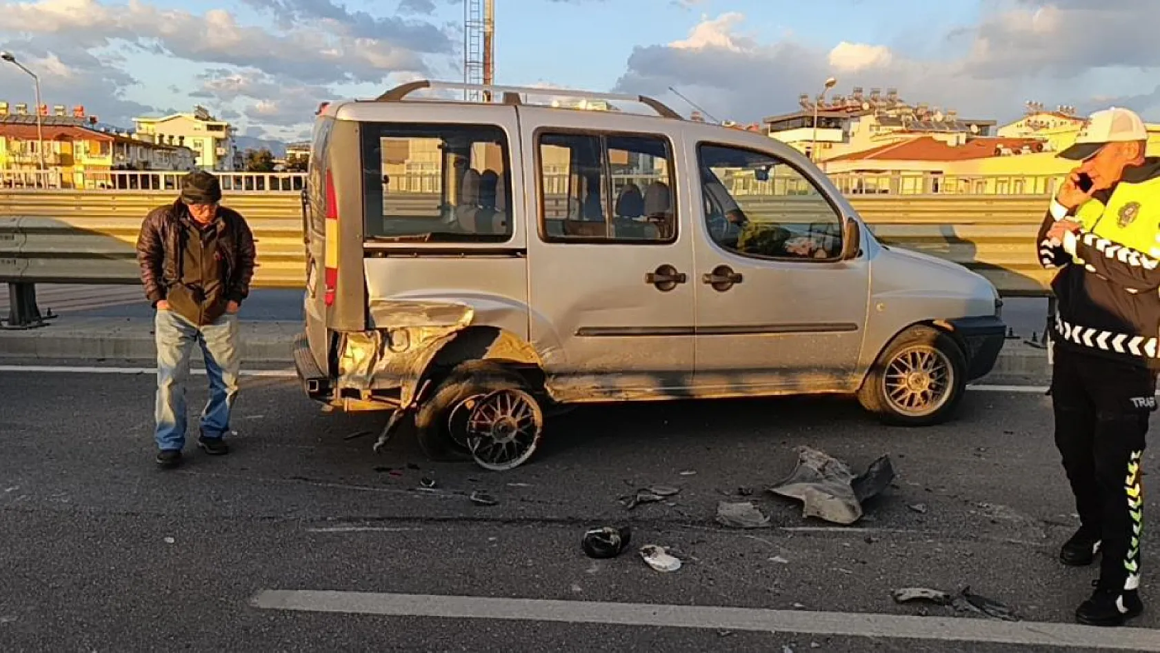 3 araçlı zincirleme kaza: 2 yaralı