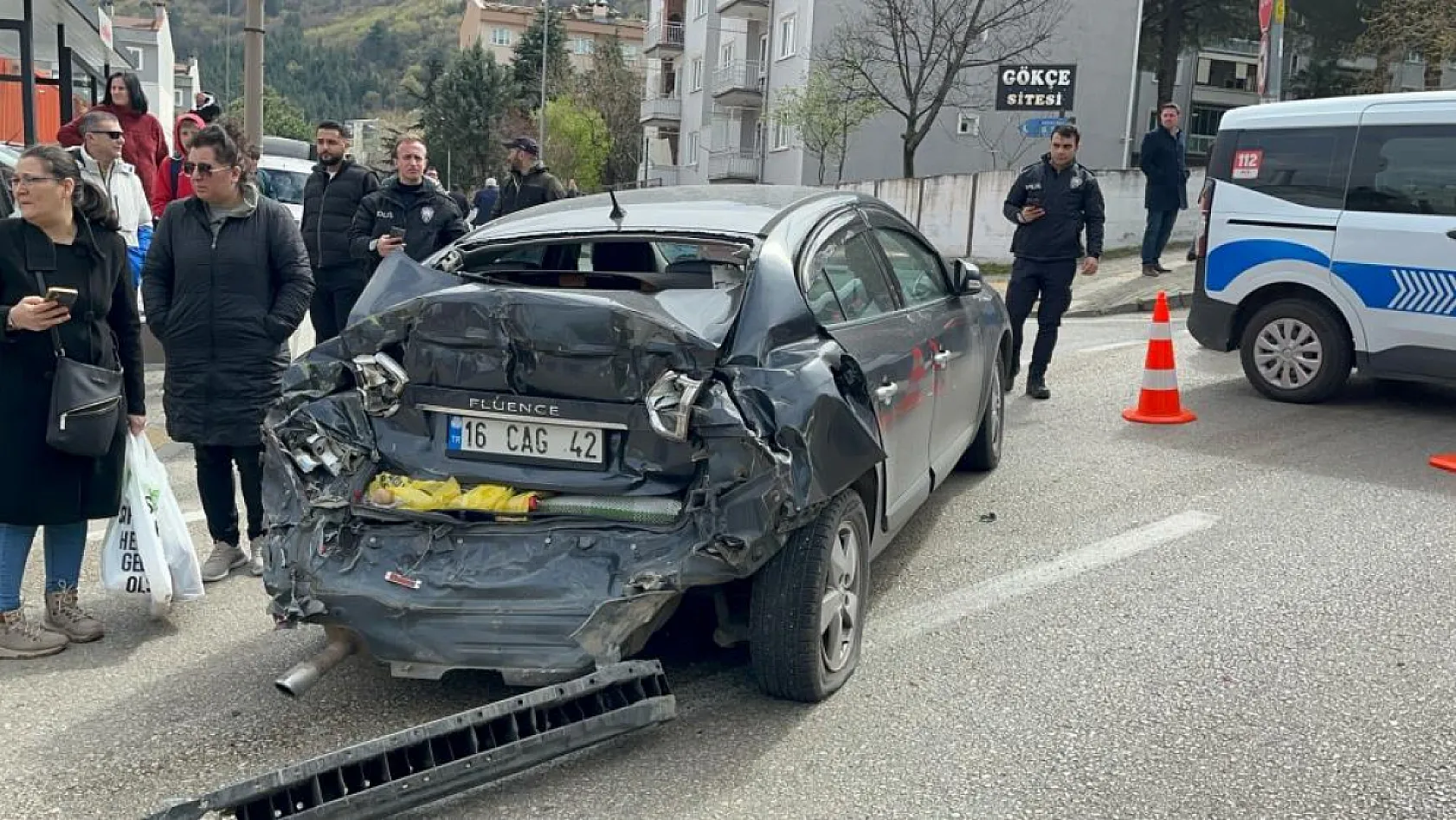 Freni patlayan belediye otobüsünde dehşet...8 yaralı