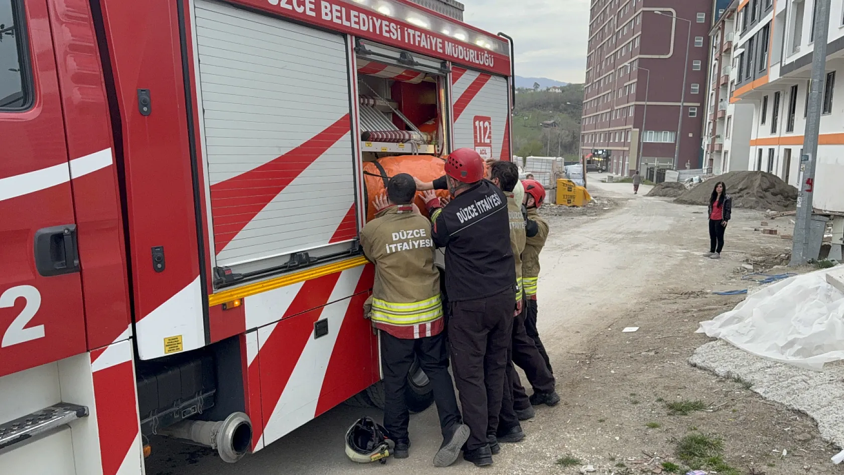 15 katlı binanın çatısına çıkan gençler ekipleri harekete geçirdi, gerçek bambaşka çıktı