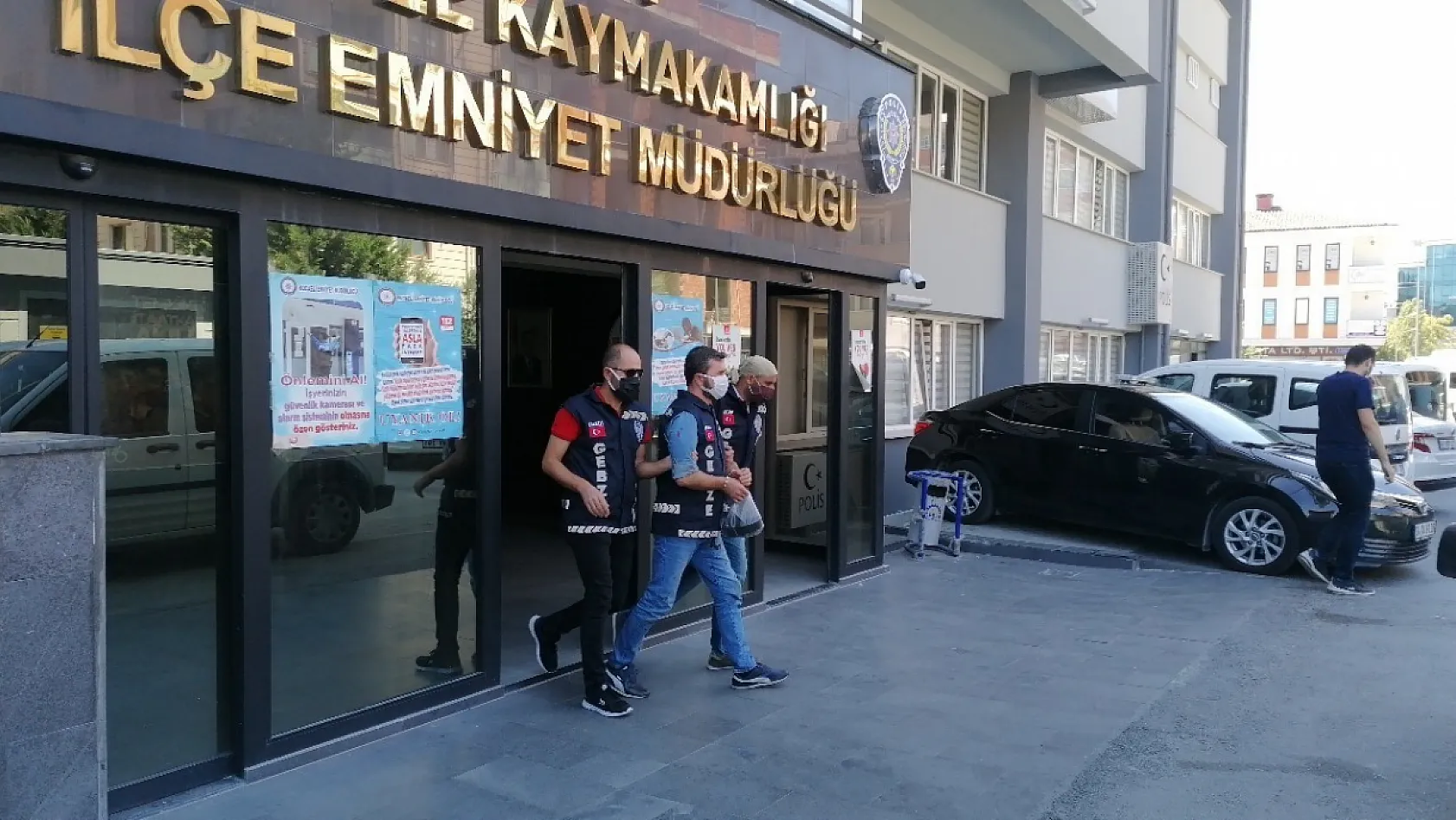 Komşuları olan baba ve kızını öldüren anne ile oğluna toplam 85 yıl hapis