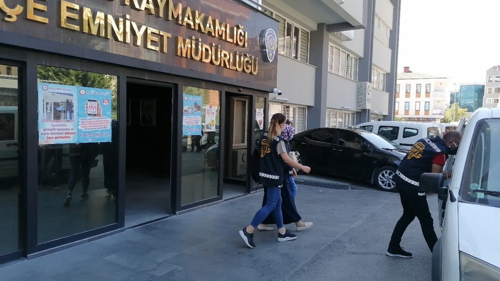 Komşuları olan baba ve kızını öldüren anne ile oğluna toplam 85 yıl hapis