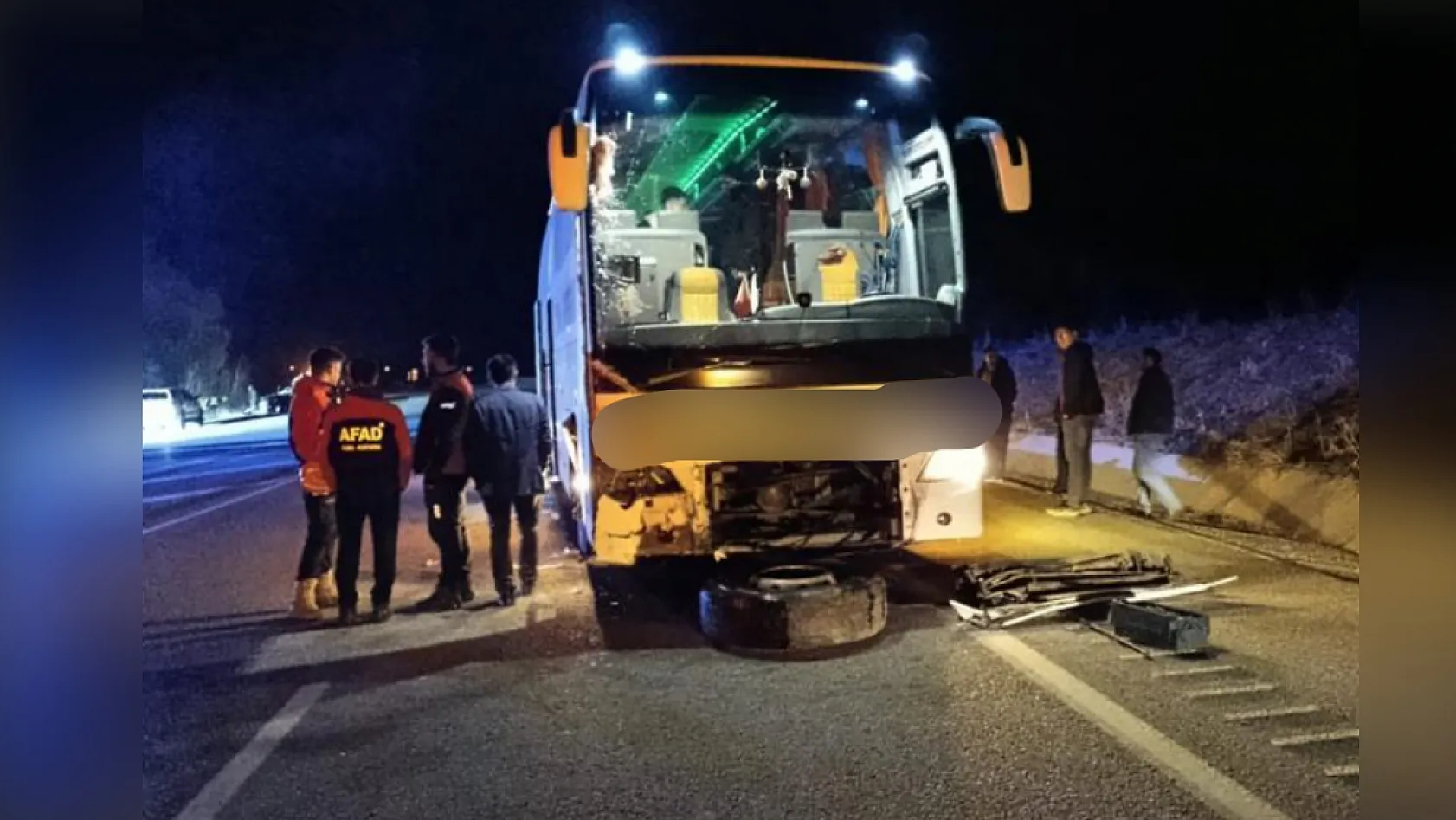 Feci kaza! Otobüsle otomobil çarpıştı, 10 yaralı