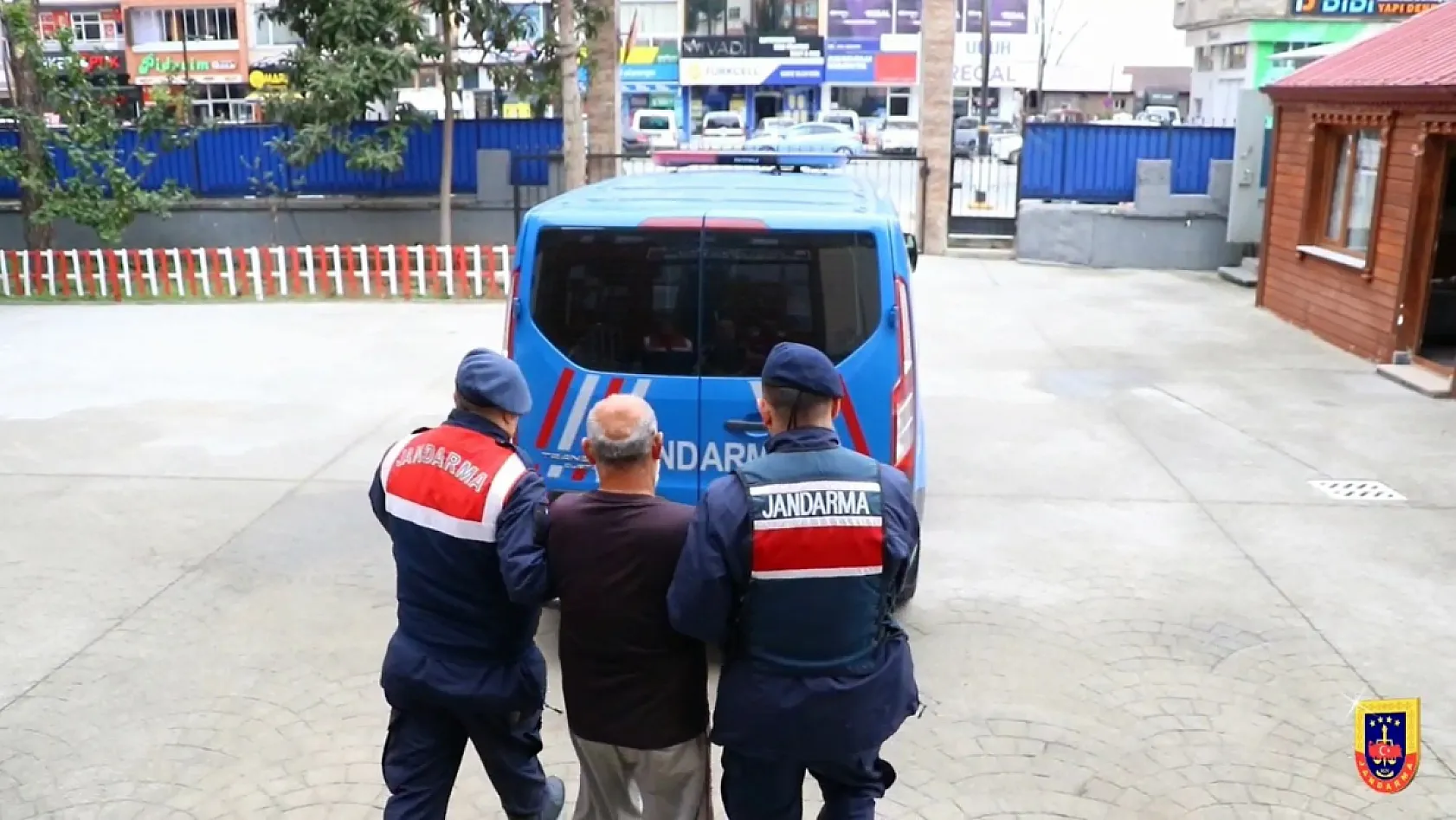 Çamaşır makinesinin altından 'suç tüneli' çıktı
