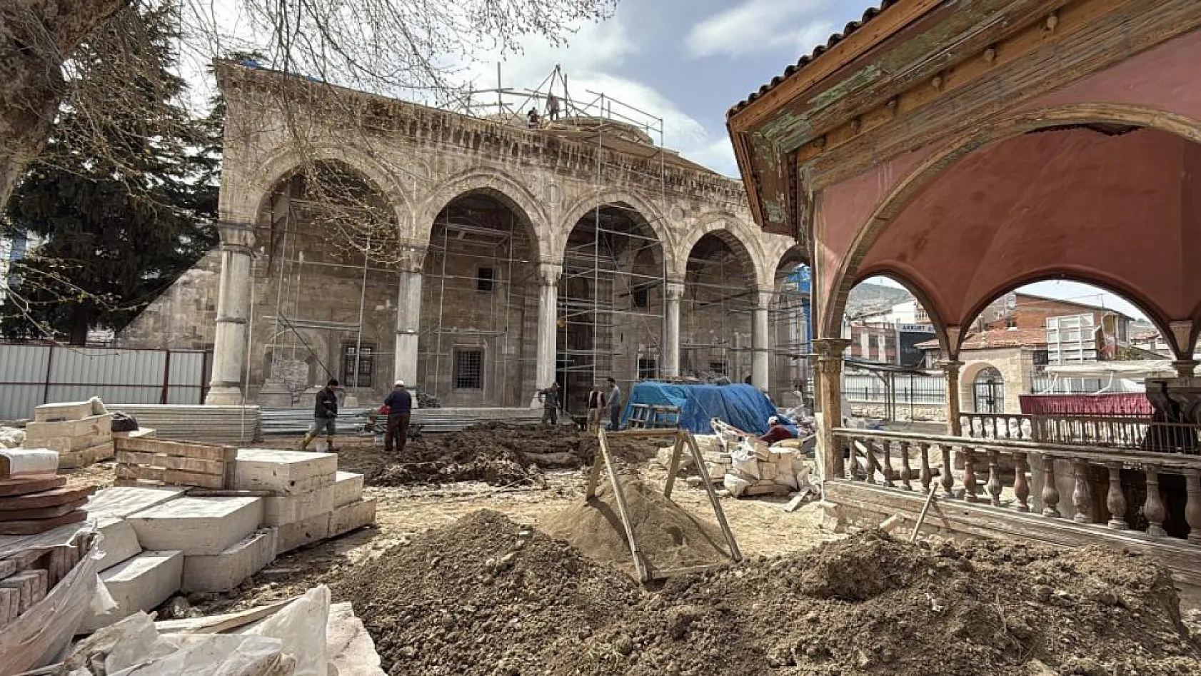 Eski fotoğraflarda vardı, gerçek oldu! Tarihi kalıntılar şaşırttı