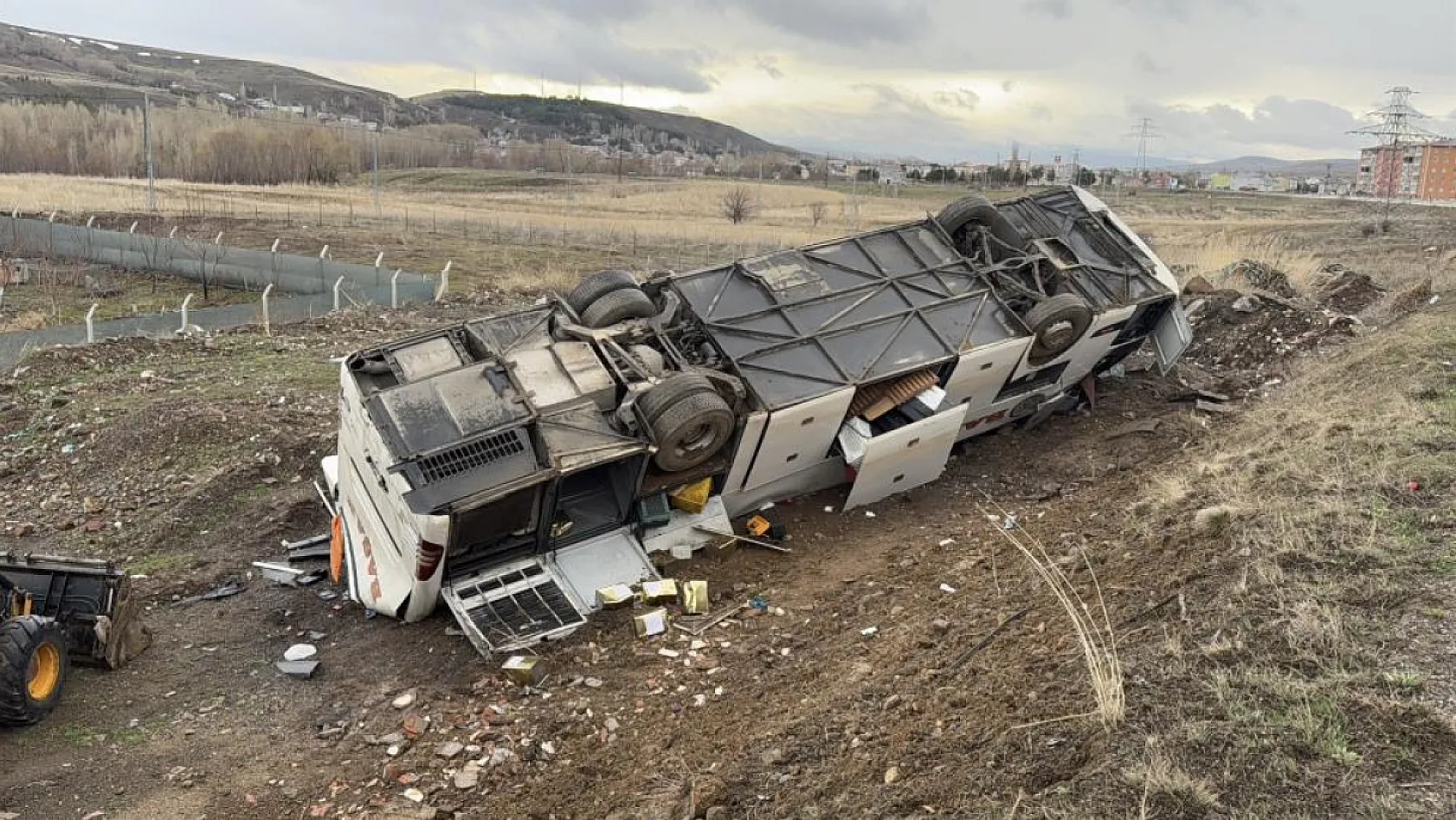 Korkunç otobüs kazası! 2 ölü, 25 yaralı
