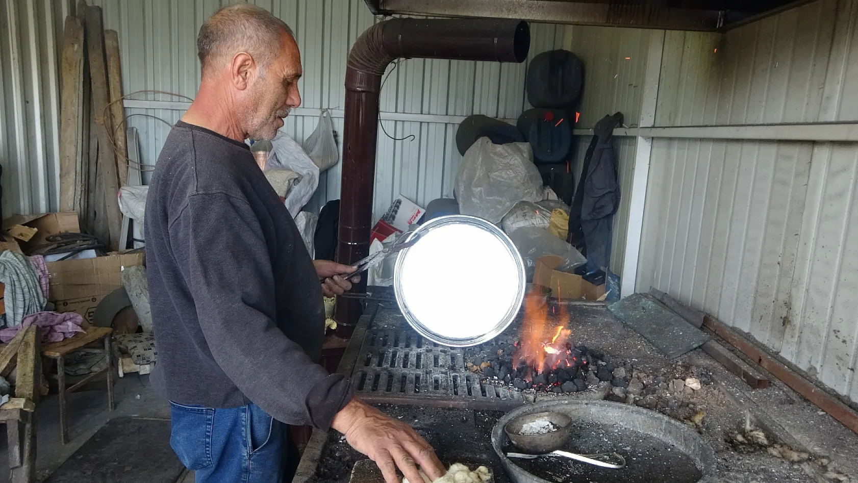 55 yıllık kalaycı ustası zamana direniyor