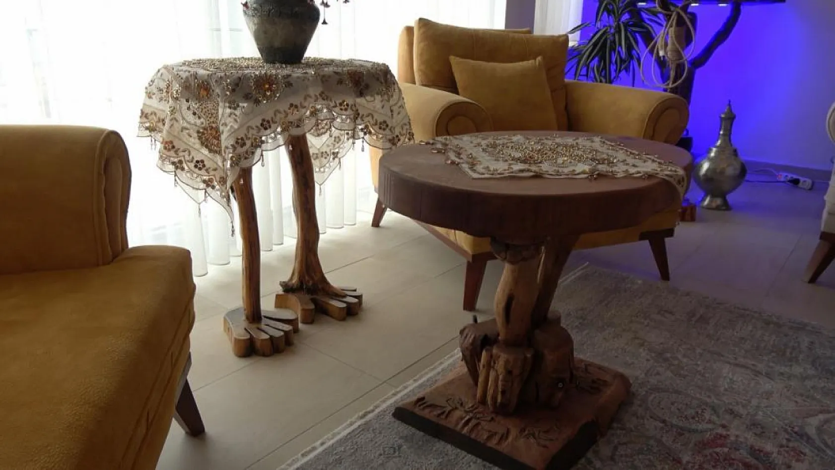 Pandemide başlayan hobi ile köy evini sanat galerisine dönüştürdü