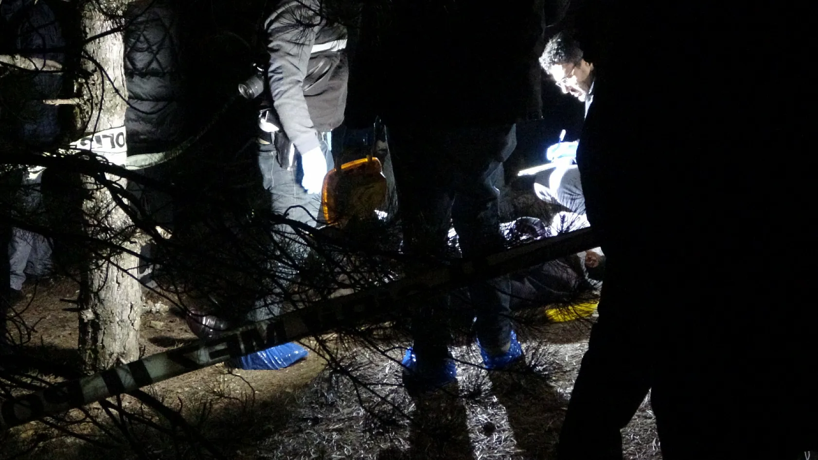 72 yaşındaki şahıs ağaca asılı halde ölü bulundu