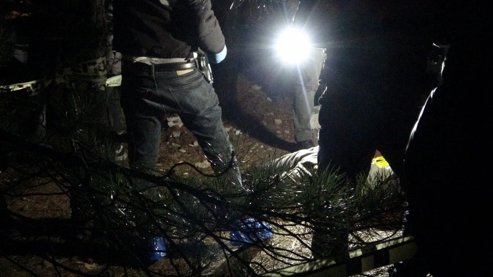 72 yaşındaki şahıs ağaca asılı halde ölü bulundu