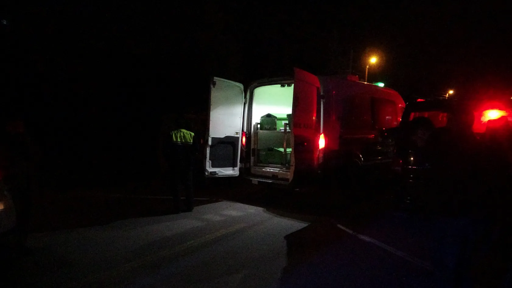 72 yaşındaki şahıs ağaca asılı halde ölü bulundu