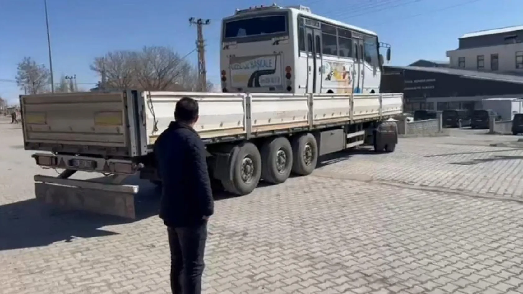 Bu takas sosyal medyayı salladı! Midibüs gitti, iPhone geldi
