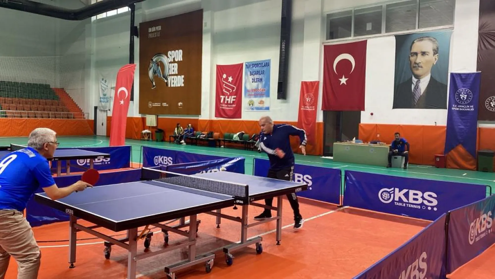 Köyceğiz'de okul yöneticileri sporda buluştu