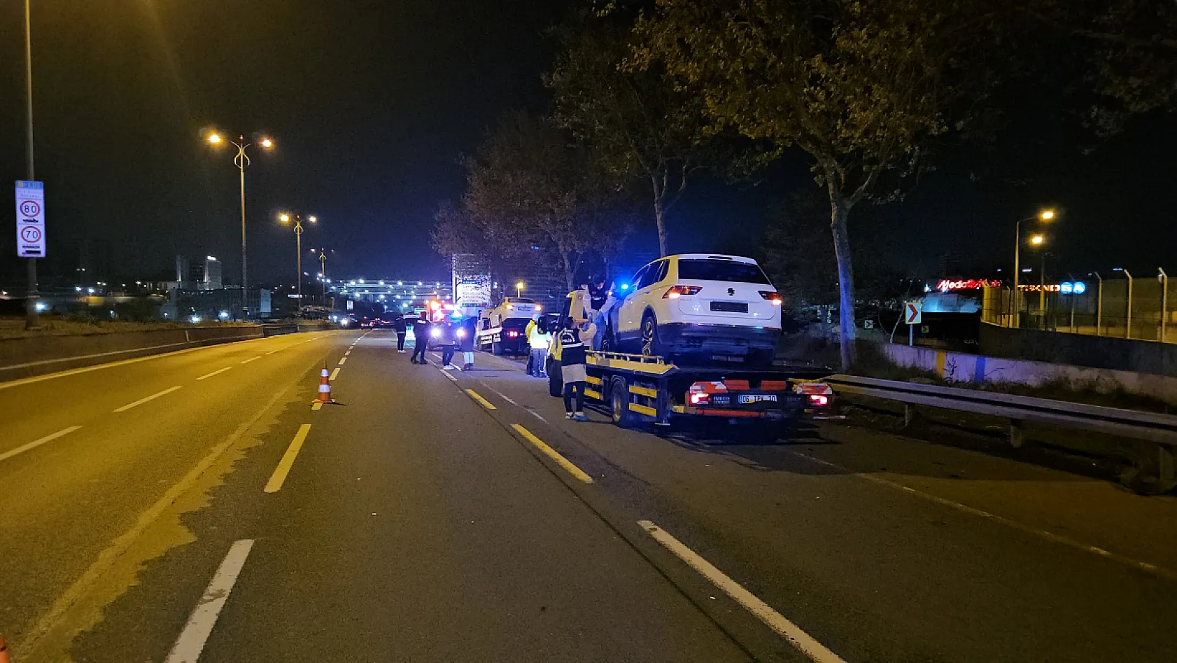 2 aracın karıştığı kaza alanına başka bir araç daldı: 2 ölü, 4 yaralı