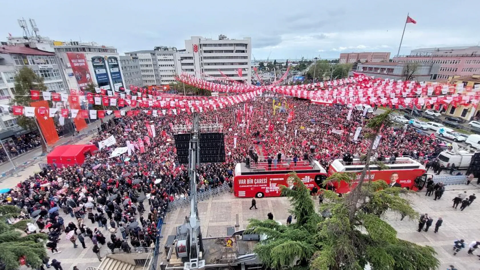 Özgür Özel, 'Millet İradesine Sahip Çıkıyor' mitinglerini Samsun'dan başlattı