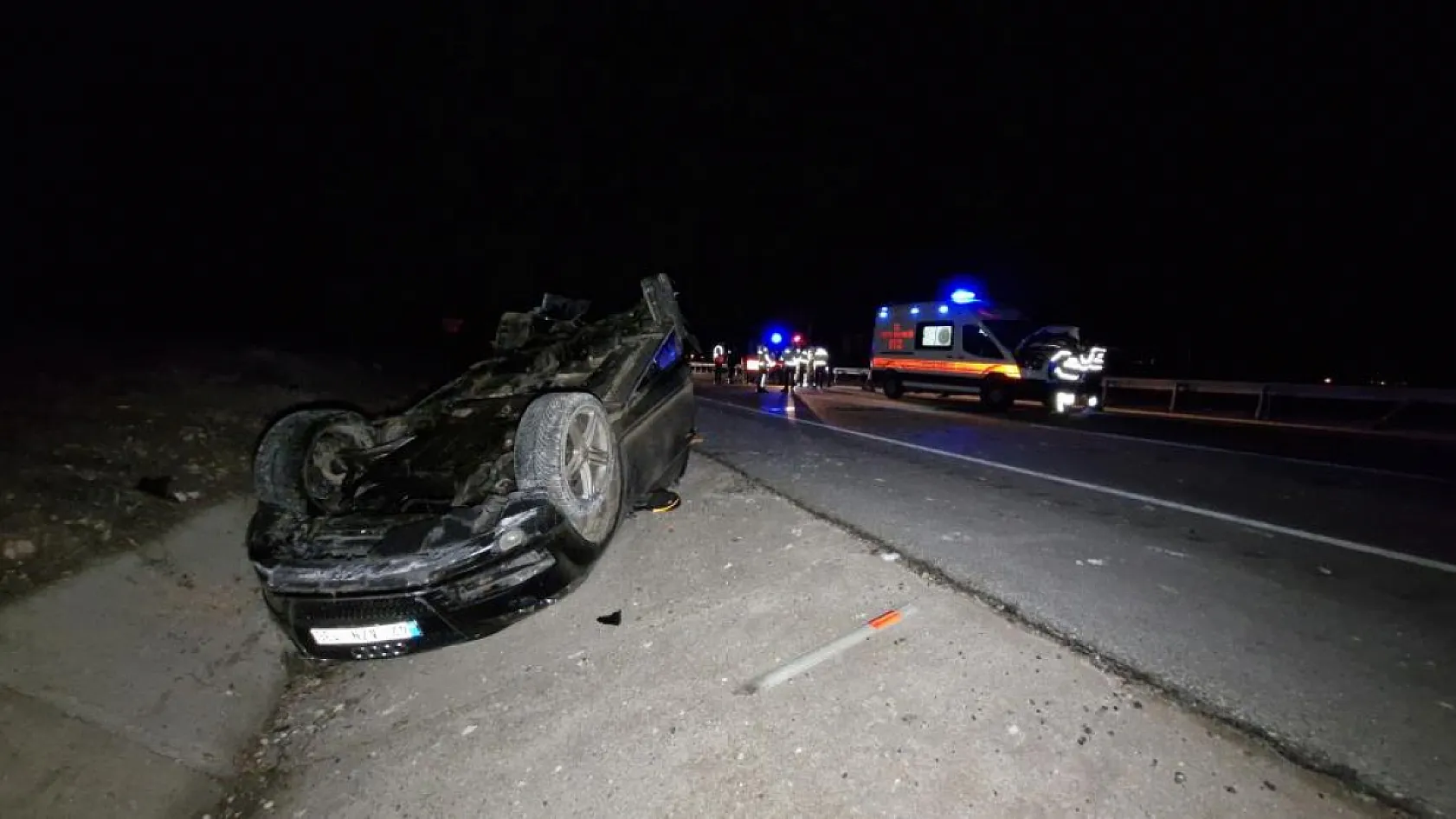 Gece yarısı feci çarpışma! Lüks araçlar hurdaya döndü, 1 kişi hayatını kaybetti