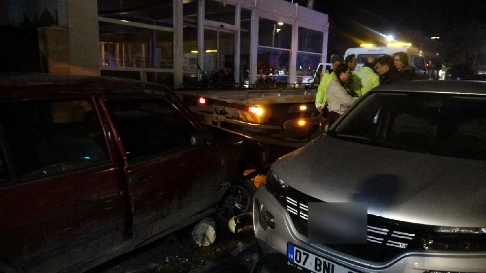 'Dur' ihtarına uymayıp aracını polisin üzerine sürerek kaçtı, 10 kilometrelik kovalamacayla yakalandı