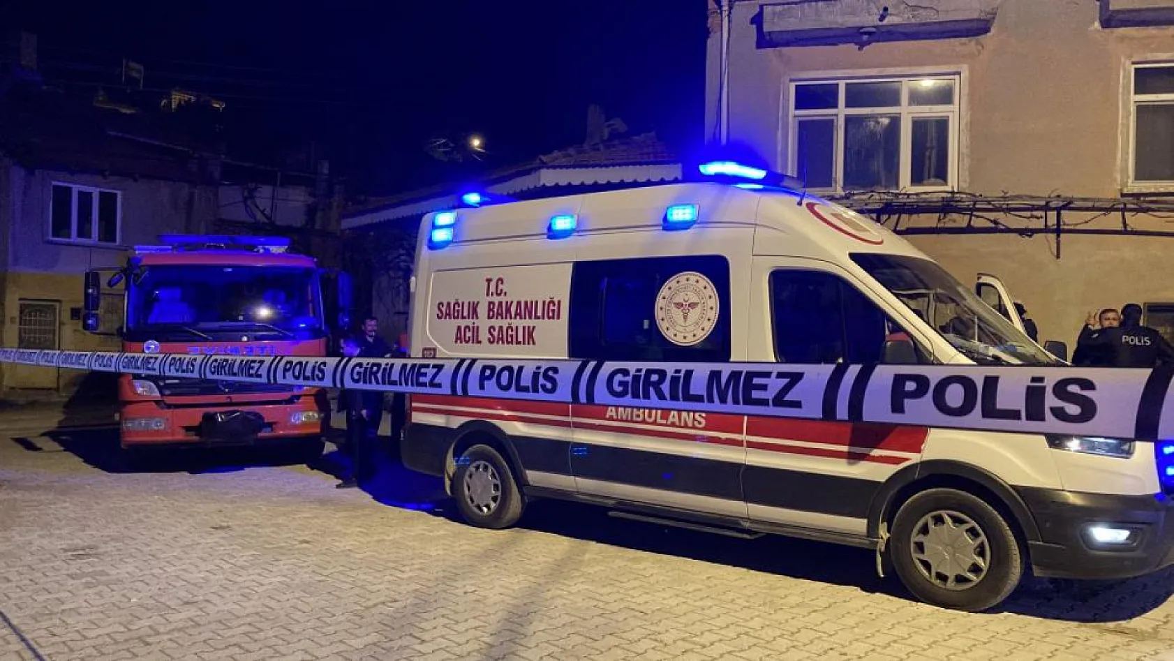 Yaşlı adamın acı sonu! Kalp krizi sonrası çıkan yangında can verdi
