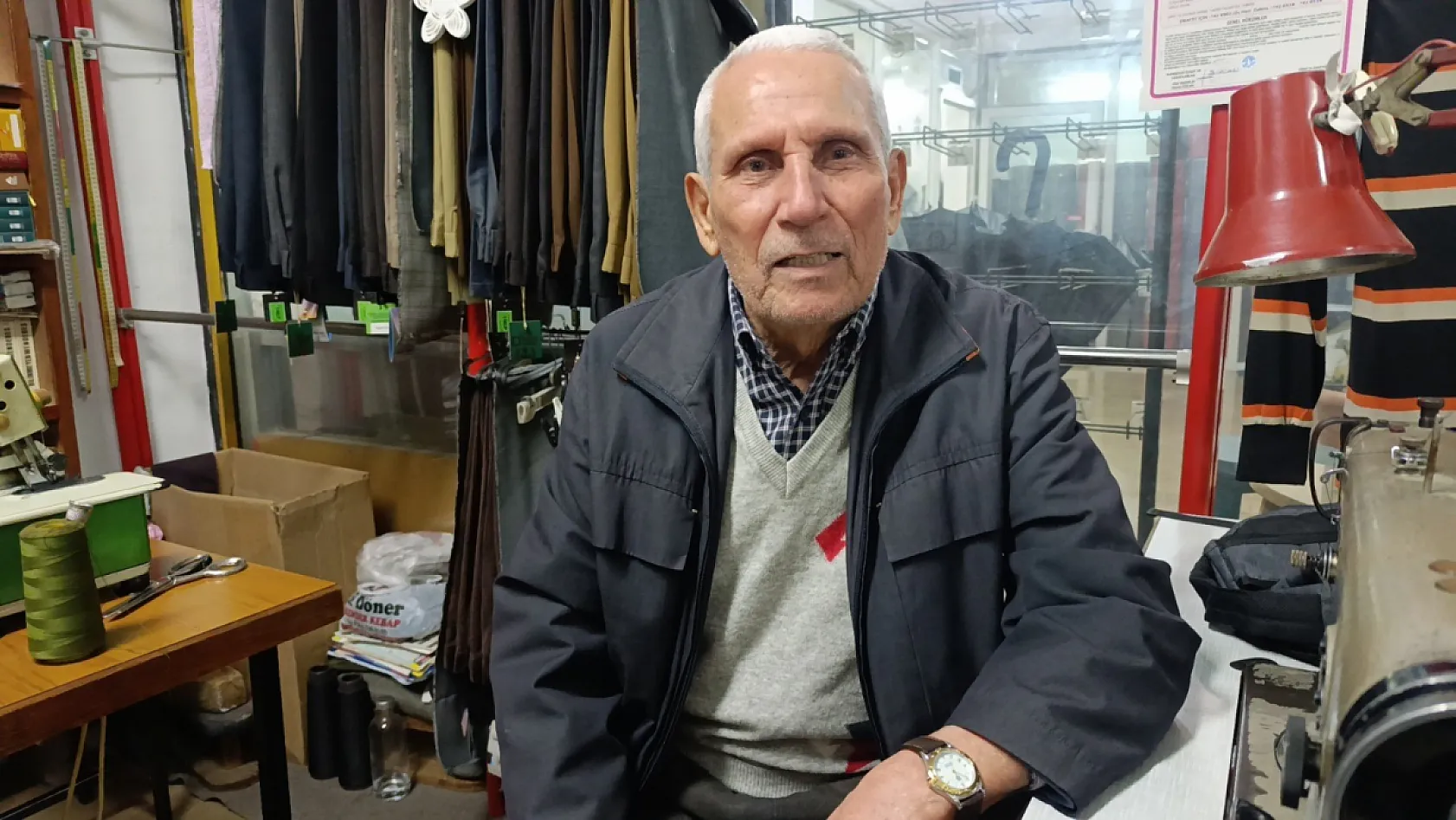 Terzihaneden kütüphaneye uzanan 69 yıllık ustalık: 'Yaşamak, yaşlanmak değildir'