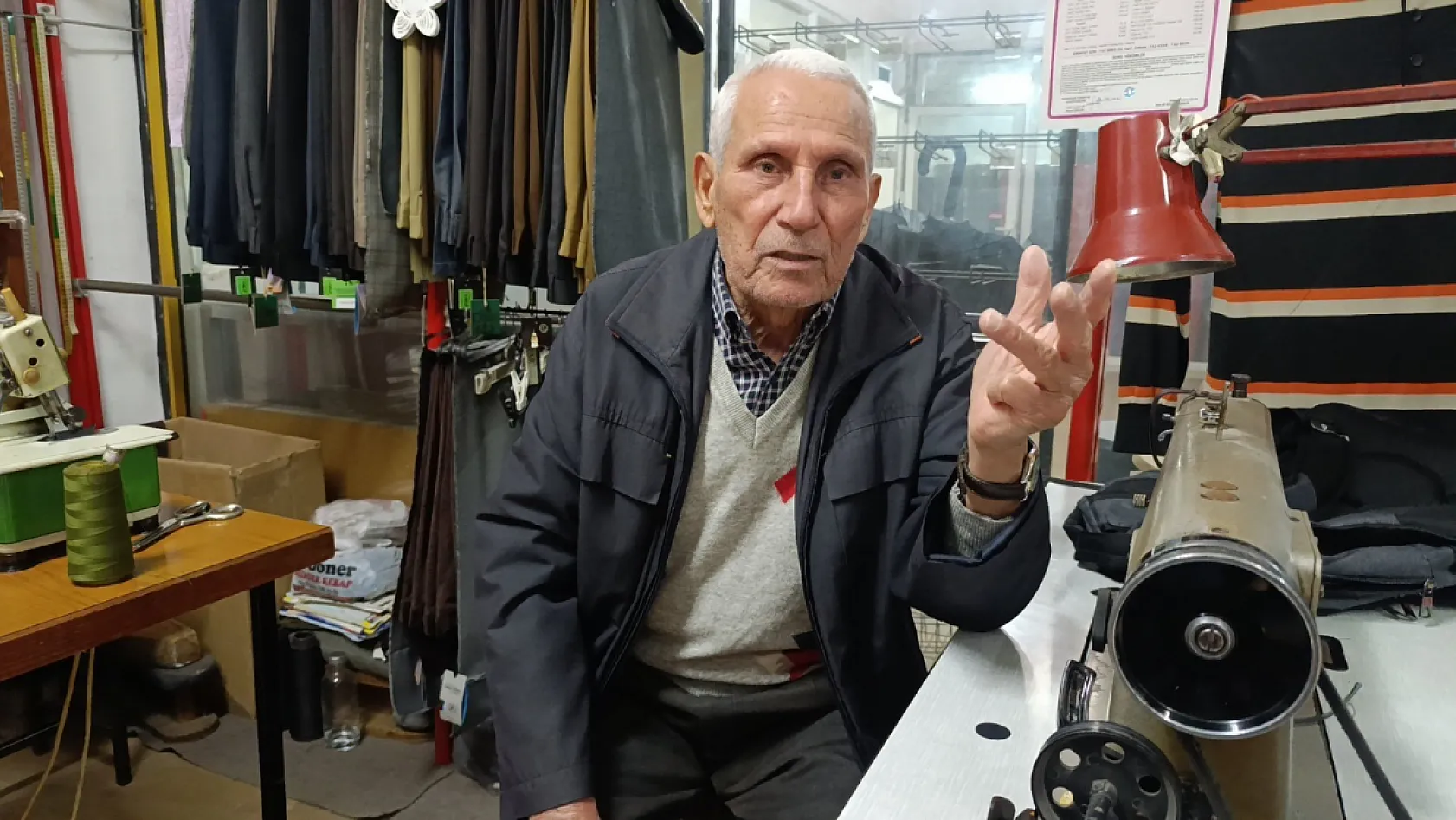 Terzihaneden kütüphaneye uzanan 69 yıllık ustalık: 'Yaşamak, yaşlanmak değildir'