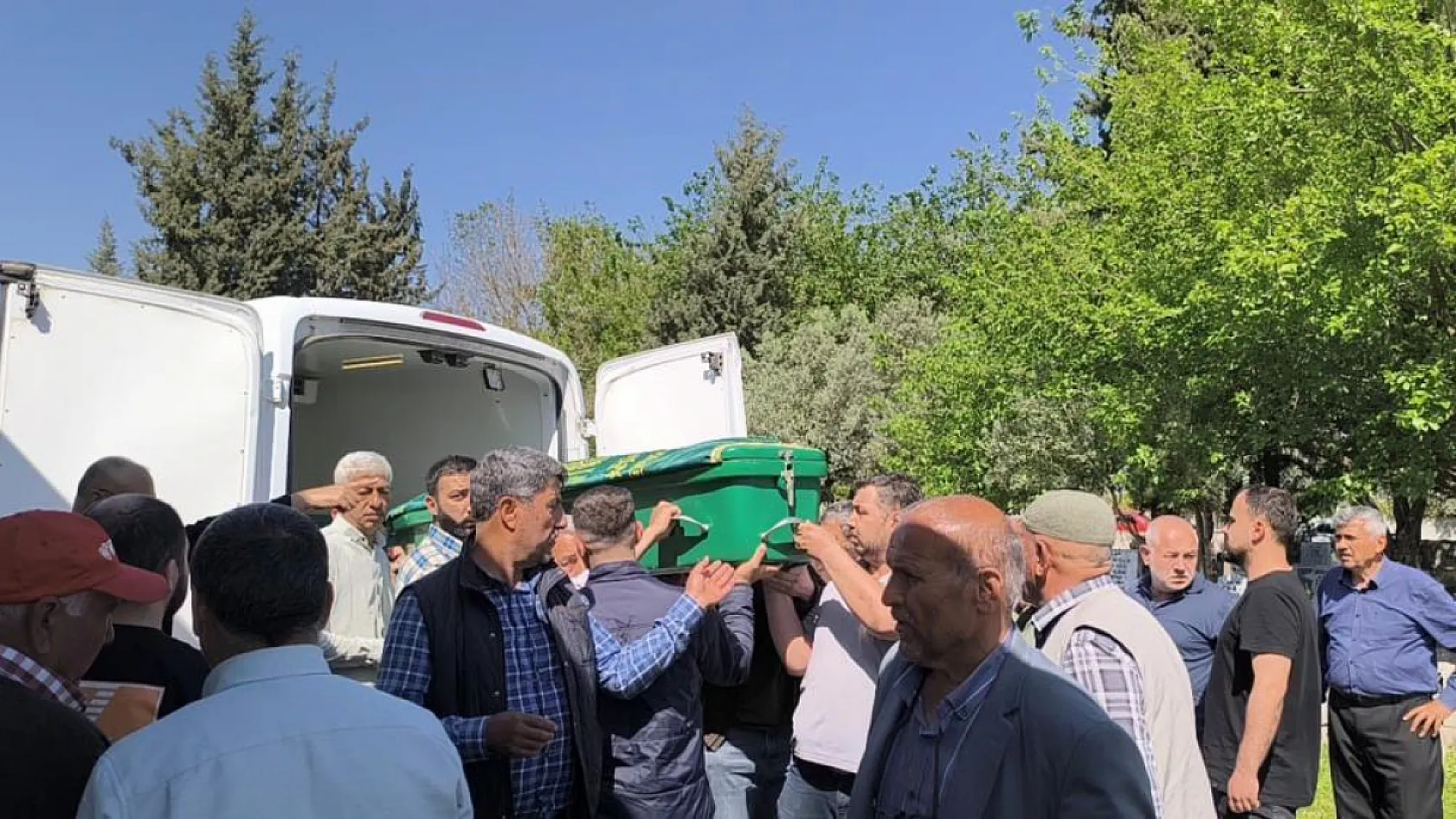Kan donduran cinayet: Tartıştığı eşini baltayla öldürdü