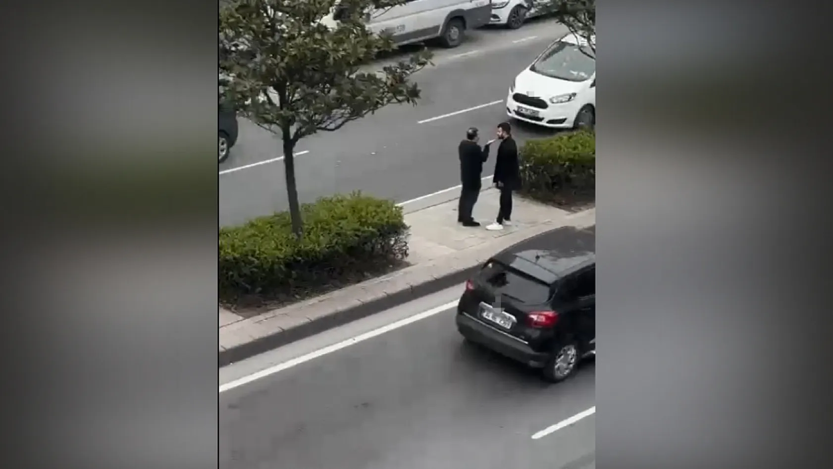 Babasını tek yumrukla bayılttı