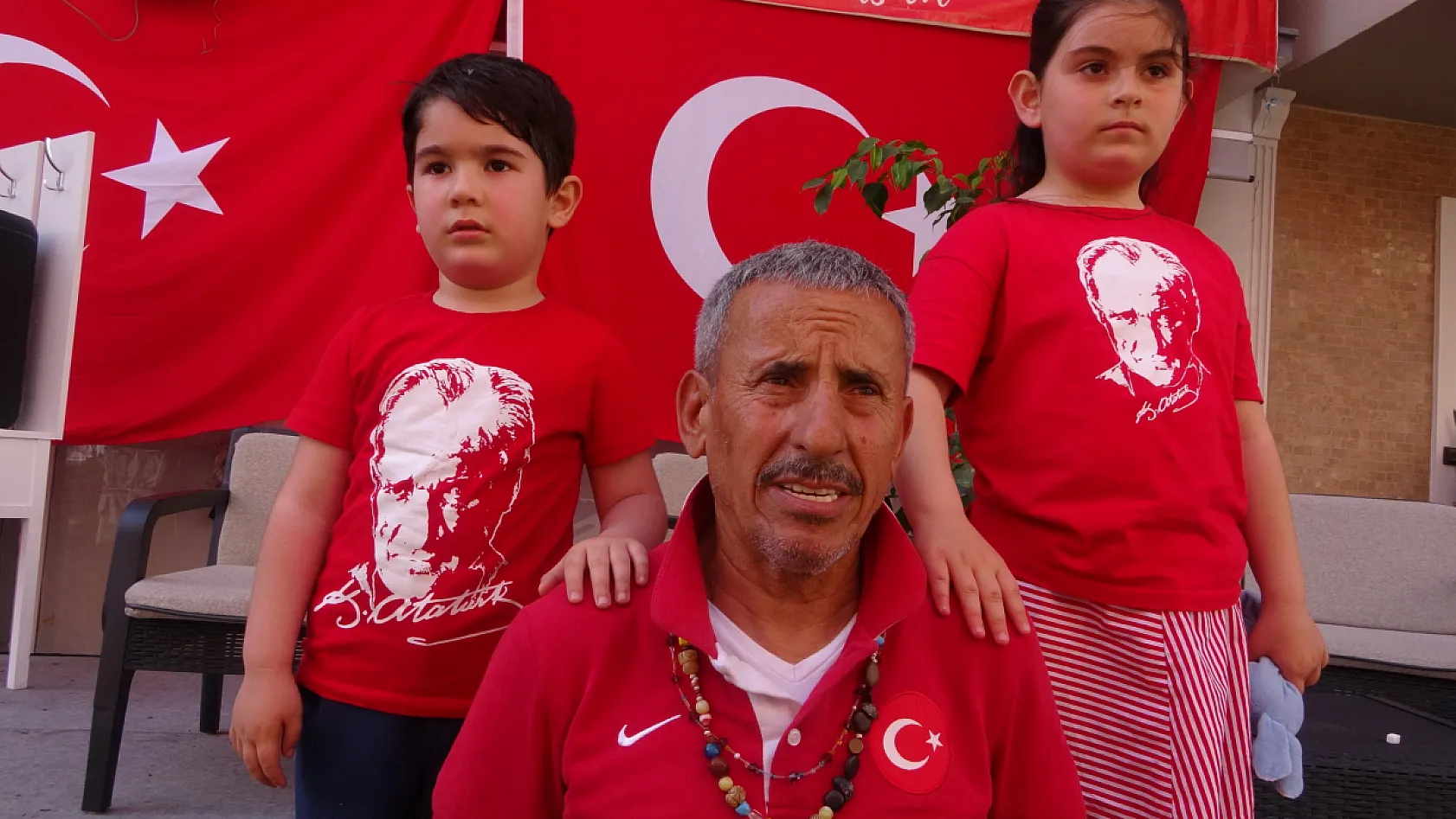 Marmaris'in '23 Nisan Dede'si yine sokakları bayrakla donattı
