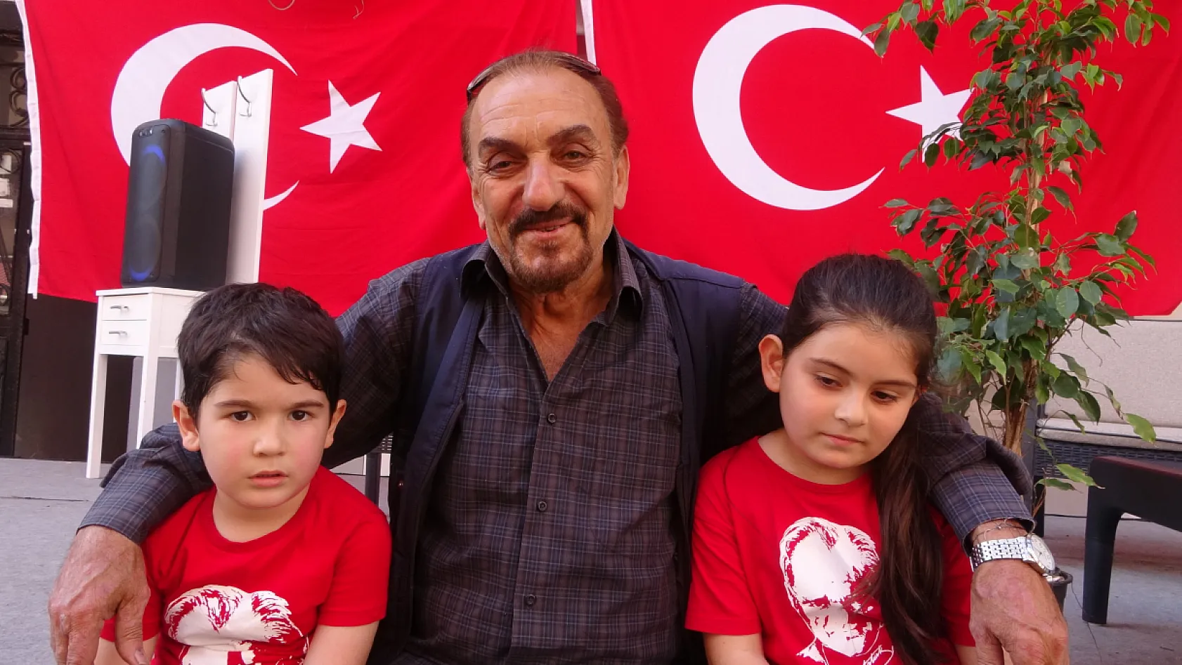 Marmaris'in '23 Nisan Dede'si yine sokakları bayrakla donattı