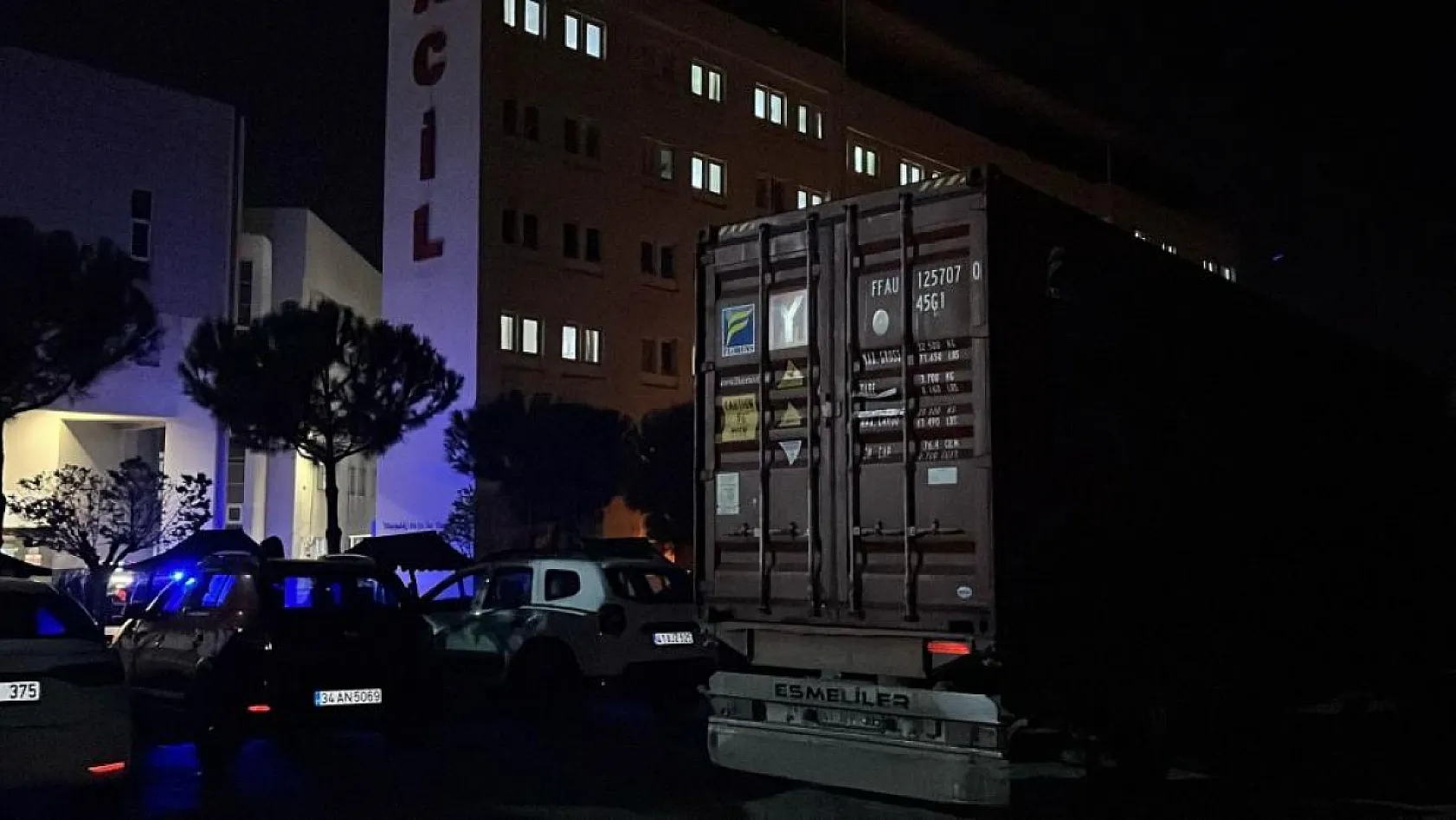 Tır, hastane otoparkına daldı: Sürücü alkollü çıktı, araçta ise uyuşturucu bulundu