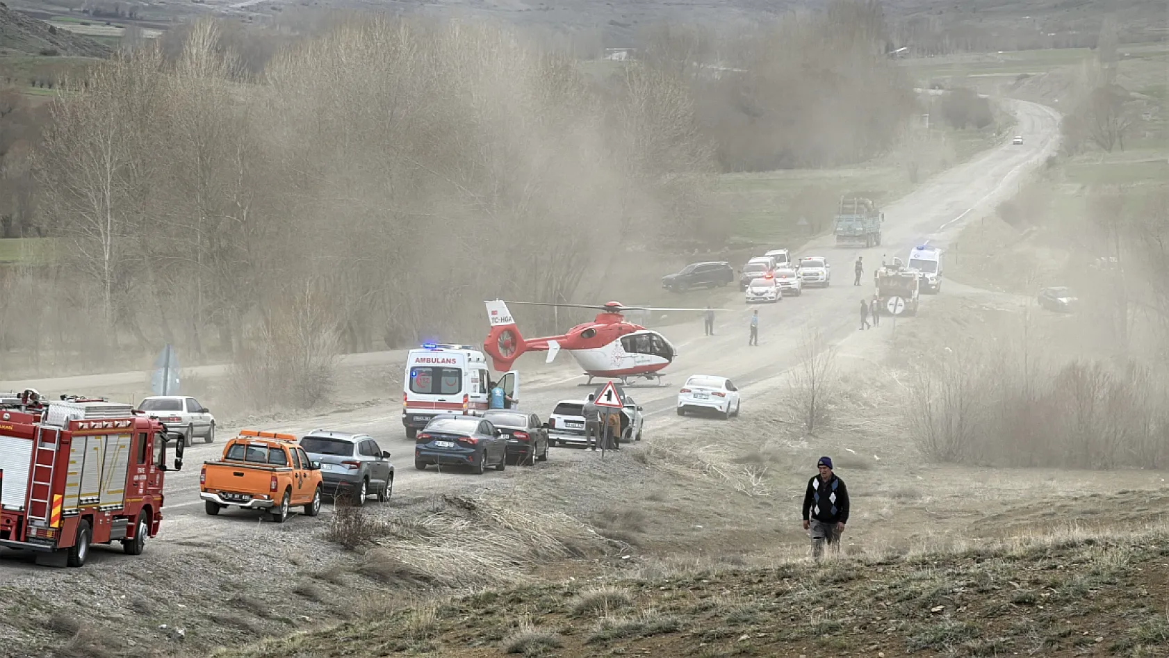 Öğretmenleri taşıyan minibüs kazaya karıştı: 1 ölü, 2'si ağır 14 yaralı