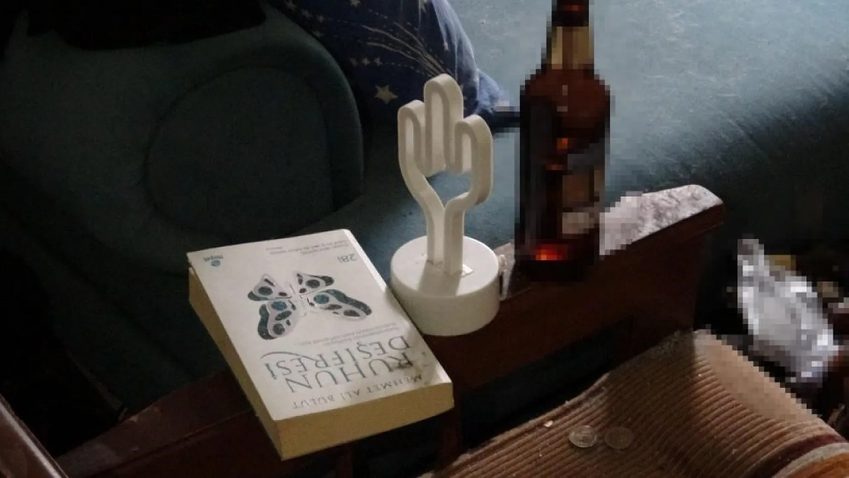 Annesinin cesediyle 2 hafta yaşadı, tutuklandı