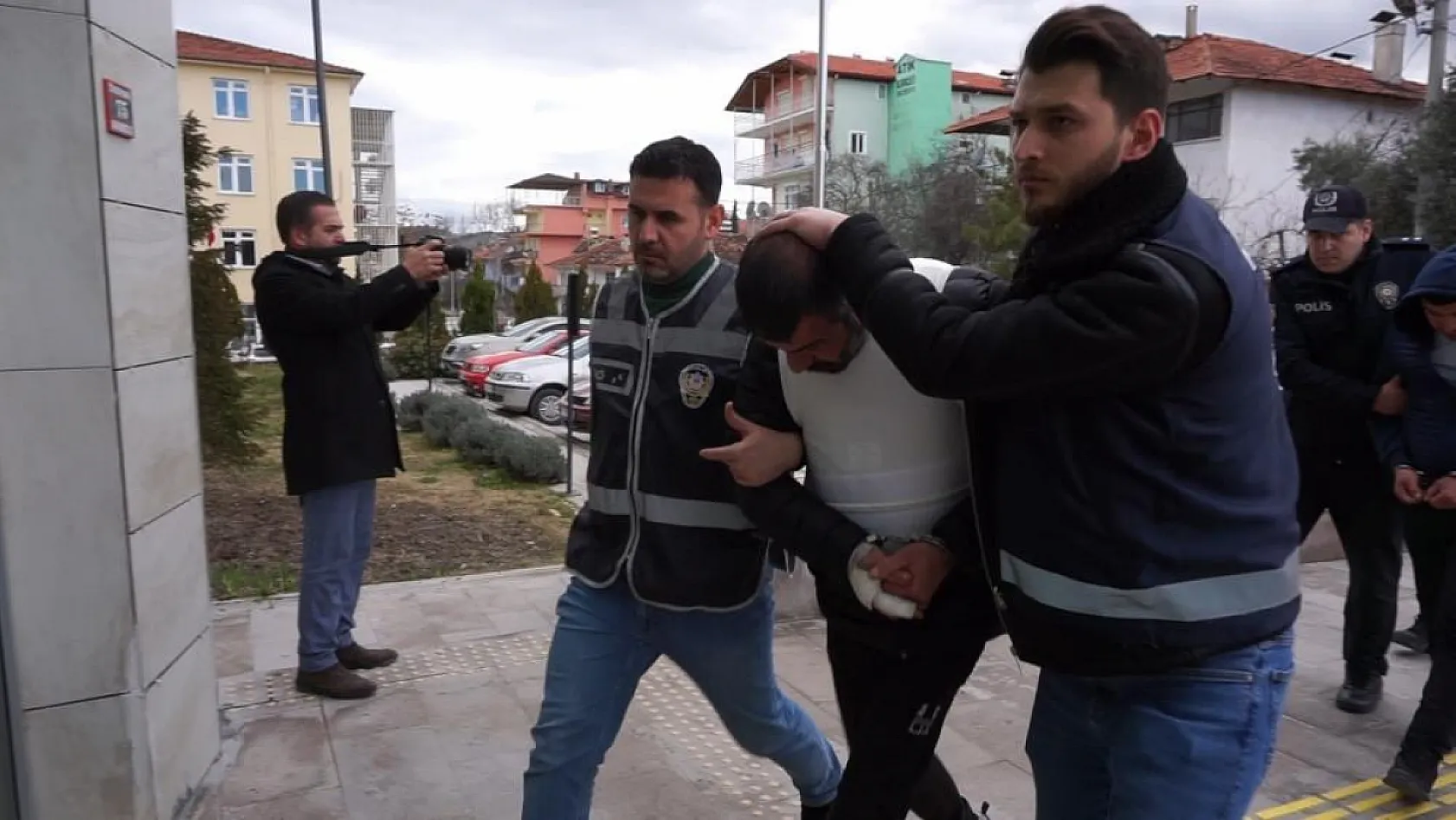 Özlem Şımarık cinayetinde gergin duruşma: Sanıklar birbirine girdi