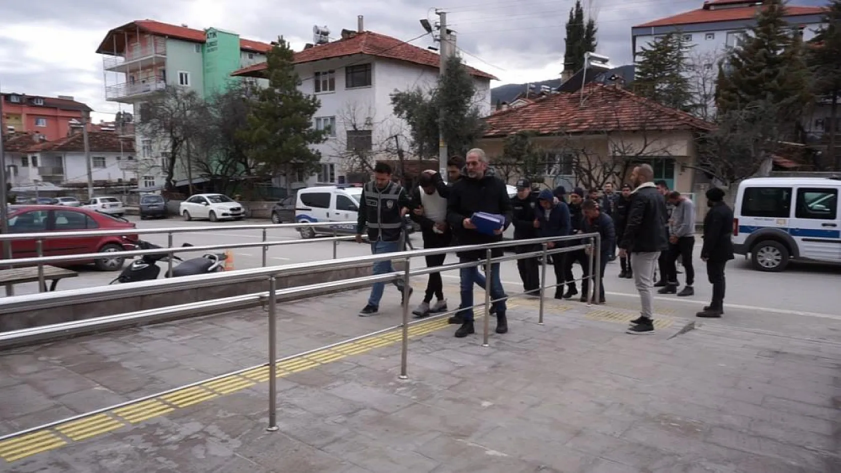 Özlem Şımarık cinayetinde gergin duruşma: Sanıklar birbirine girdi