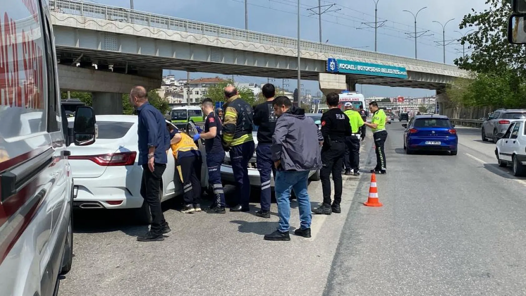 5 aracın karıştığı zincirleme trafik kazasında 3 kişi yaralandı