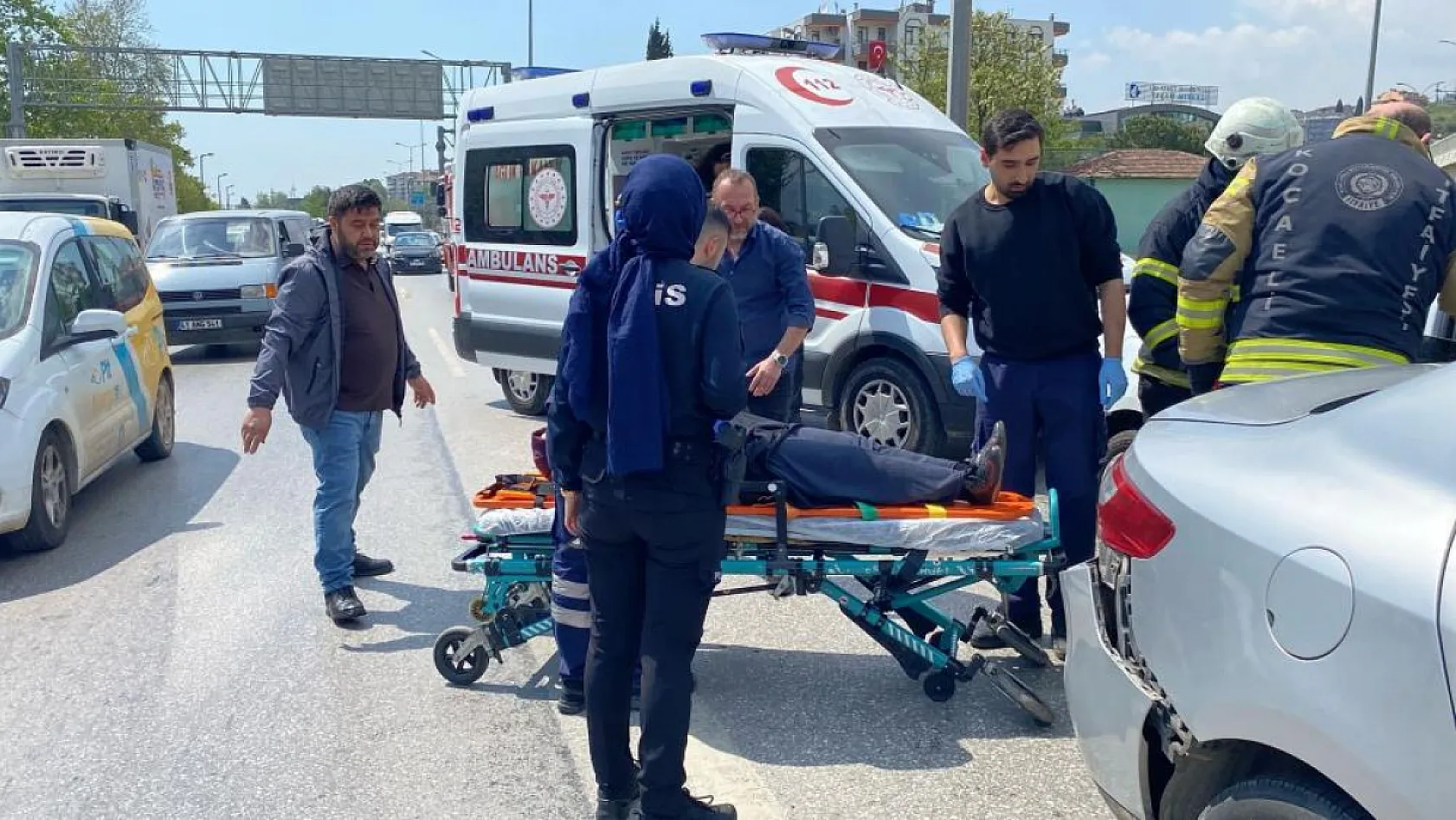 5 aracın karıştığı zincirleme trafik kazasında 3 kişi yaralandı