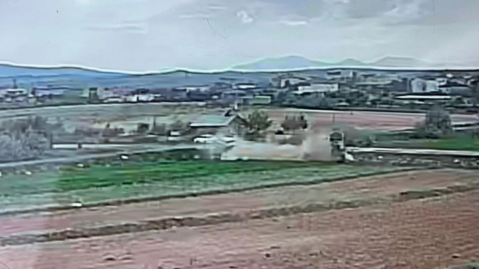 Kavşakta bekleyen aracı sollarken kaza yaptı: 1 ölü, 3 yaralı
