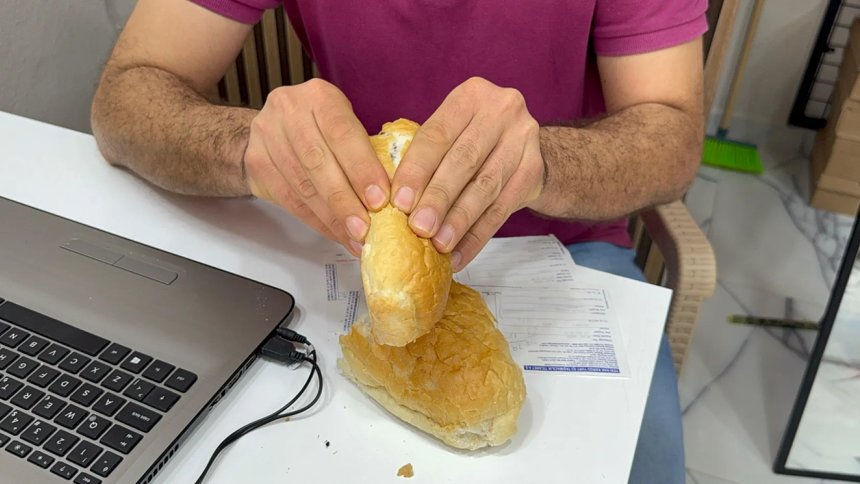 Yediği ekmekten çivi çıktı!