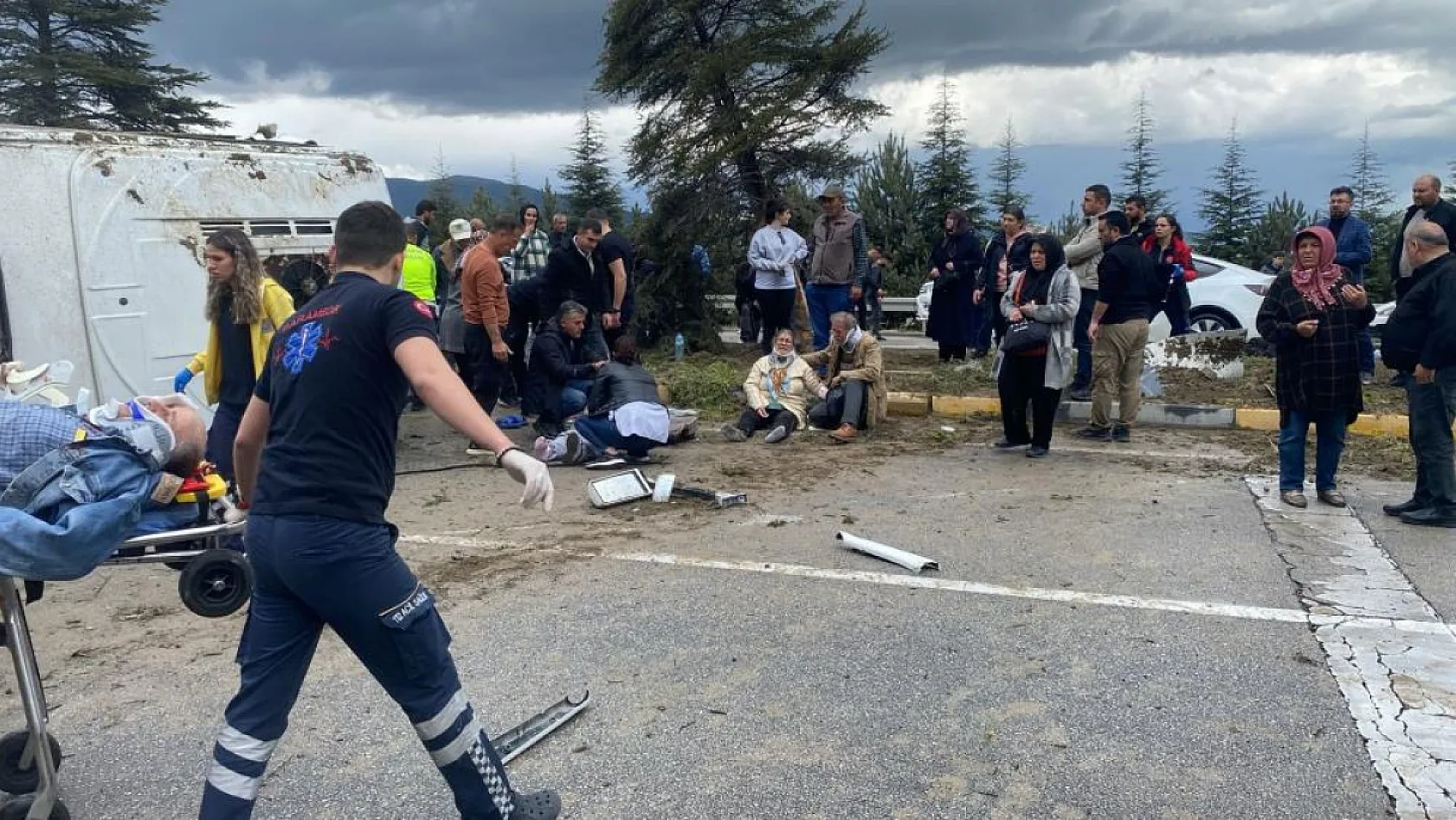 Isparta'da feci kaza: Midibüs devrildi, çok sayıda yaralı var