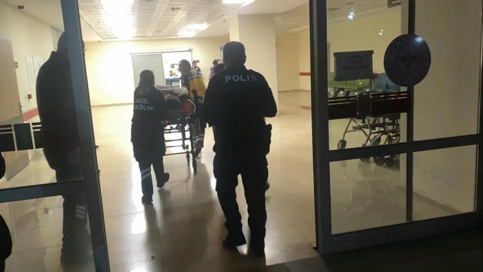 Restoran çalışanları arasında kavga: 25 yaşındaki kadın bıçaklandı