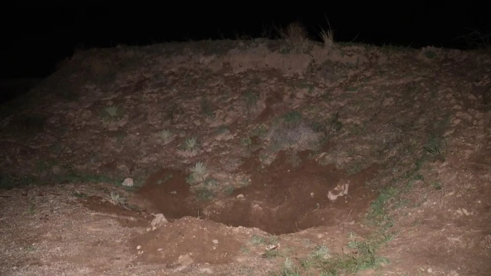 Çobanın ihbarı kan dondurdu: Kum ocağı yakınlarında battaniyeye sarılı ceset